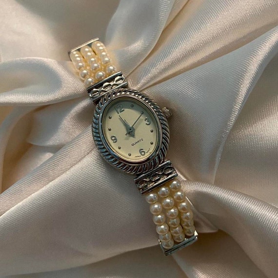 Beautiful Coquette Vintage Silver Tone Pearl Band 