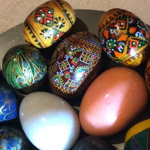 Lote: huevos decorativos artísticos, huevos de Pascua de madera, mármol, cartón 15 piezas