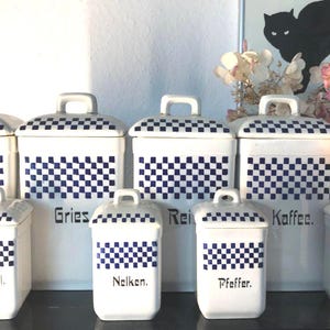 8 Art Deco opbergblikken, kruidenpotjes, blauw-wit kubuspatroon van Marga, vierkante voedselcontainers voor koffie en suiker.