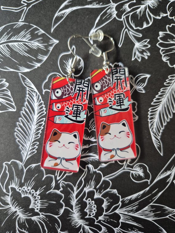 Japanische Ohrringe mit Glückskatzen - Maneki-Neko Schmuck, Koinobori Anhänger 925 Sterling Silber, Kawaii Accessoires