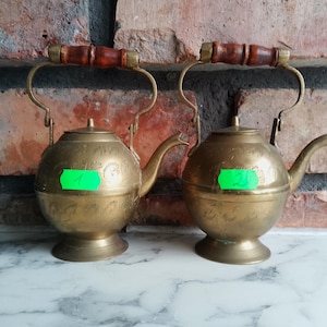 Vintage Brass Teapot  Small Decorative Kettle  Miniature Metal Teapot with Lid  Rustic Retro Kitchen Decor  Dollhouse Accessory