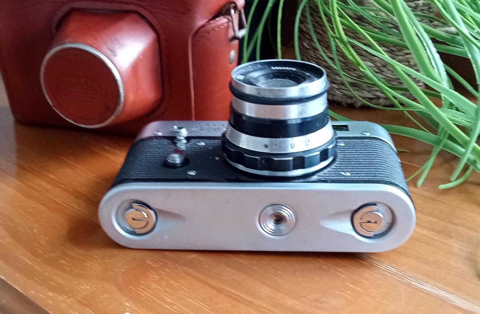 改修されたFED-3 35mmレンジファインダーカメラ、ソ連ソビエトフィルム