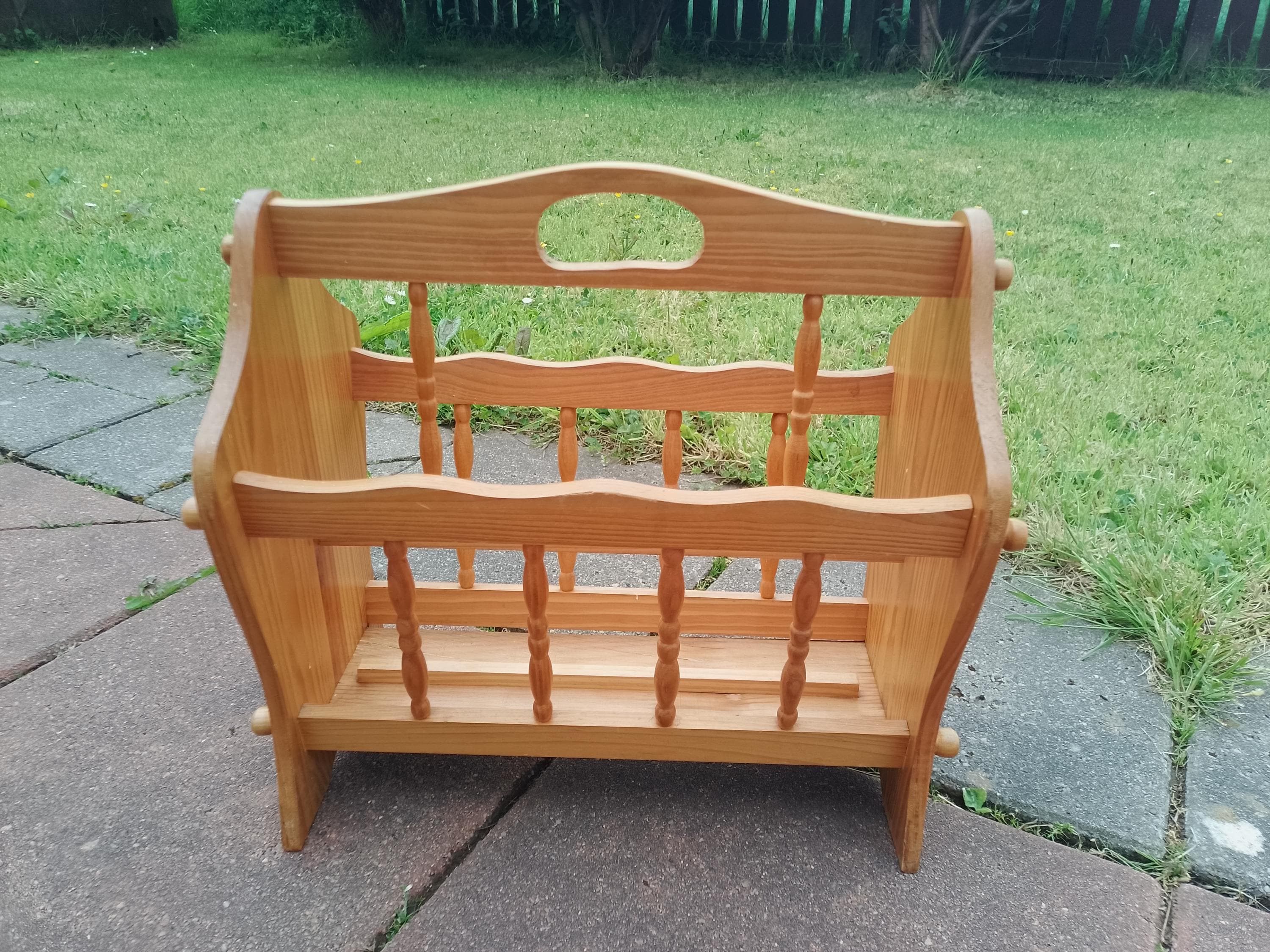 マガジンラック　フランス製 素朴な木製マガジンラック：ヴィンテージフレンチスタイルの新聞