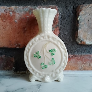 Vaso vintage Belleek Shamrock: vaso a bocciolo in porcellana irlandese, 7° marchio