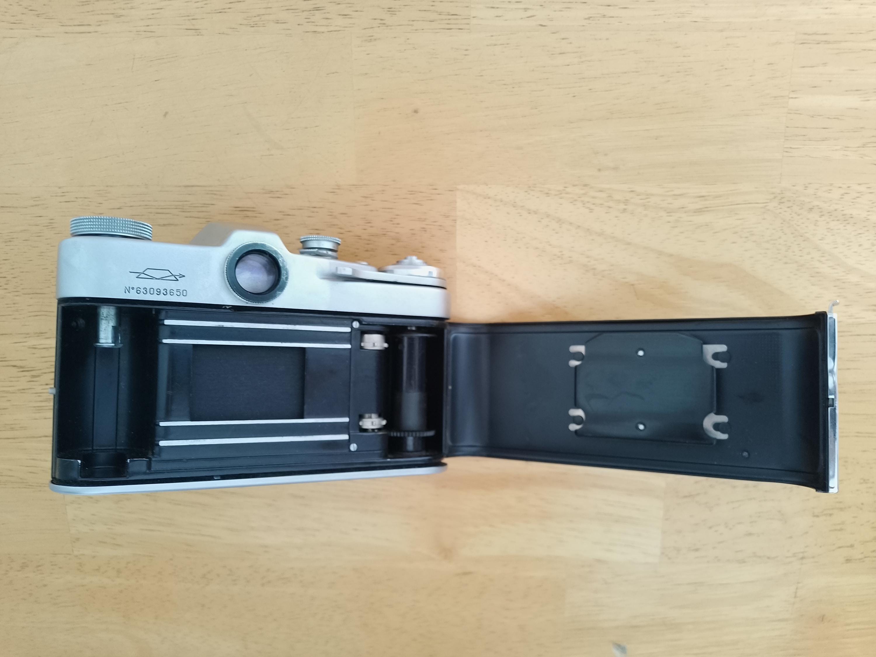 修理済みZenit-3 Mフィルムカメラ、Industar-50レンズ、ソビエト連邦