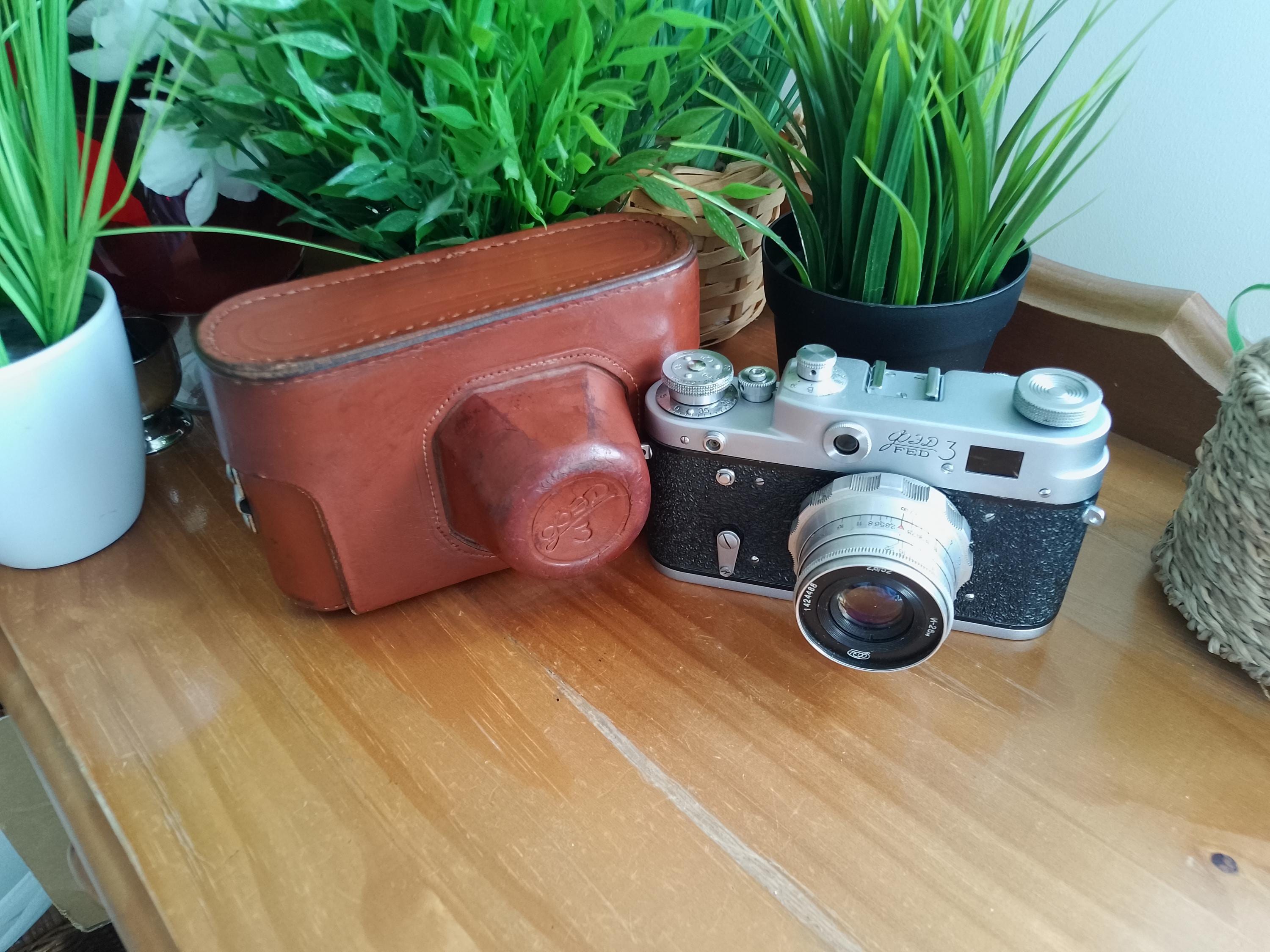 改修されたFED-3 35mmレンジファインダーカメラ、ソ連ソビエトフィルム
