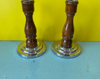 Candelabros vintage en madera y cromo.