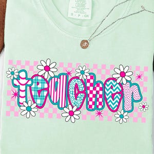 Maestra a cuadros retro PNG, Maestra coqueta con flores lindas PNG, Camiseta de maestra preppy PNG, Maestra retro PNG para camiseta, Diseños de sublimación