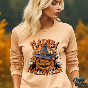 Peut inclure: Un sweat-shirt &agrave; manches longues de couleur orange clair avec un imprim&eacute; graphique d'une citrouille portant un chapeau de sorci&egrave;re. Le texte "Happy Halloween" est imprim&eacute; sur le sweat-shirt.