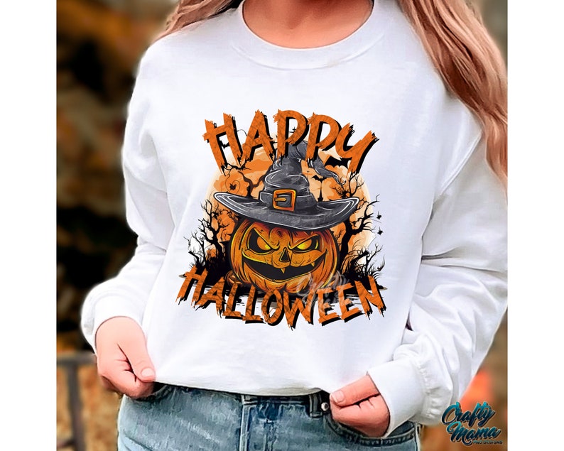 Peut inclure: Sweat-shirt blanc &agrave; manches longues avec un imprim&eacute; graphique d'une citrouille portant un chapeau de sorci&egrave;re et le texte "Happy Halloween".