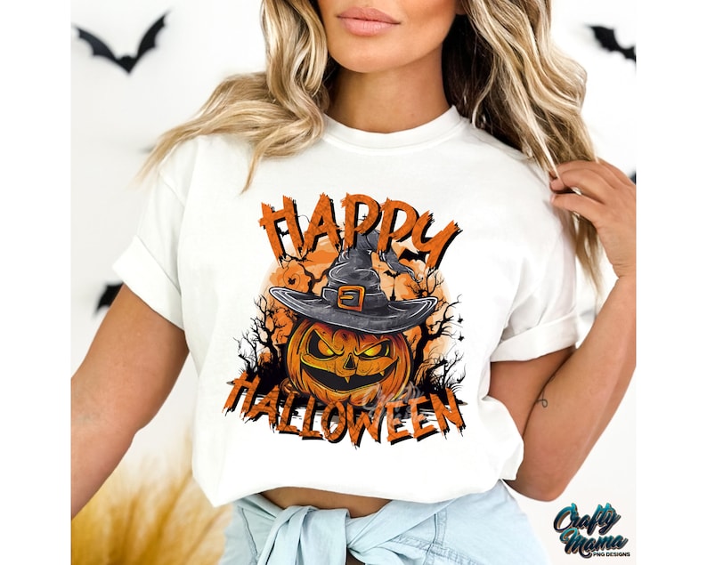 Peut inclure: T-shirt blanc avec un graphique de citrouille portant un chapeau de sorci&egrave;re et le texte "Happy Halloween".