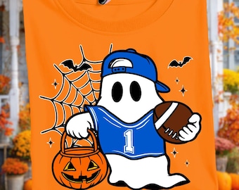 PNG de fantasma de fútbol retro, PNG de Halloween coqueto, PNG de fútbol fantasma preppy, PNG de camiseta de Halloween moderna, diseño de sublimación, PNG de camiseta de fantasma
