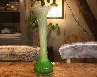 Vintage glass vase, in very nice condition, opaline or milk glass