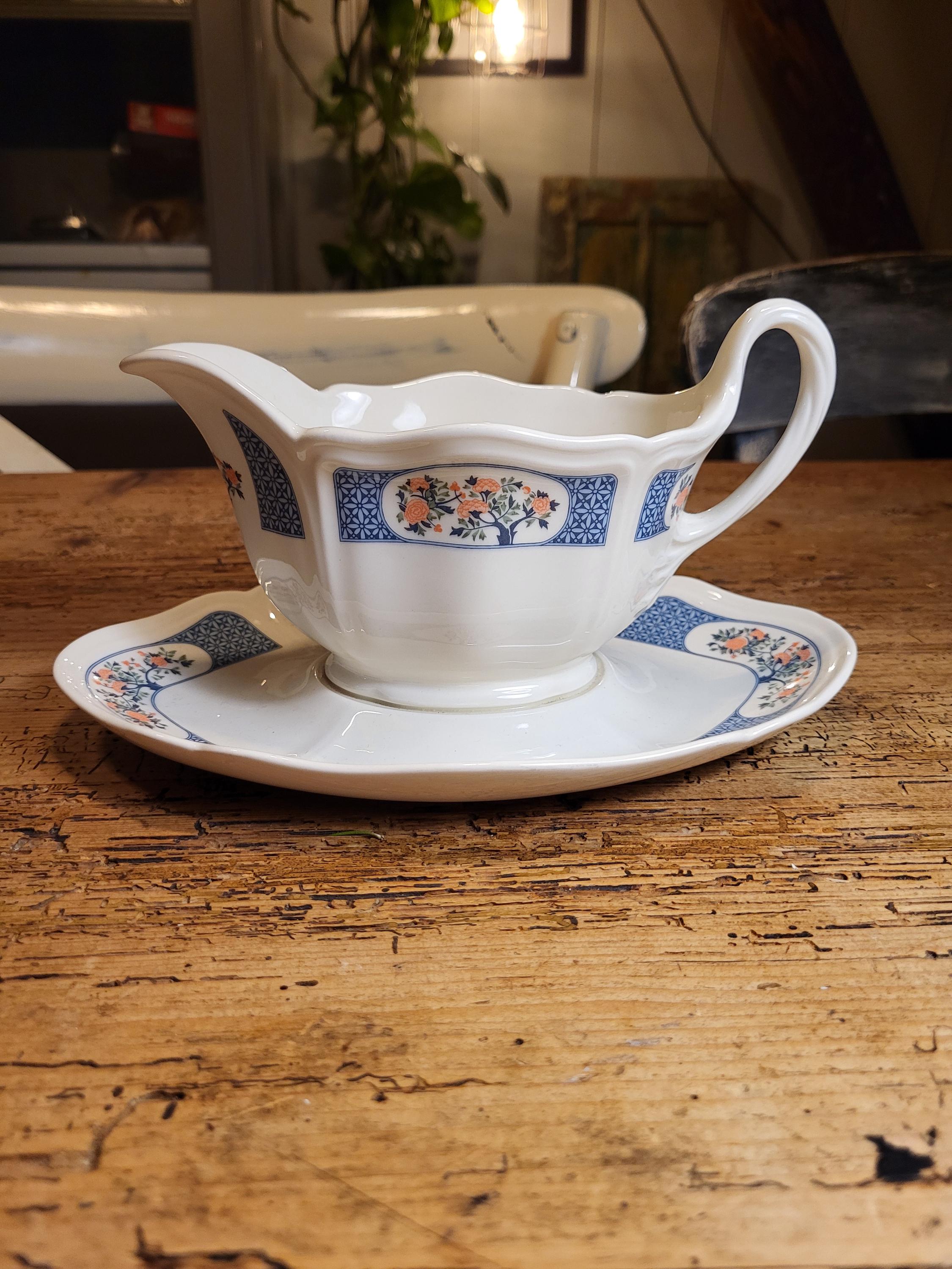 Wedgewood ヴィンテージ　グレービーボート ヴィンテージのウェッジウッド磁器ソースボート、グレービーボート