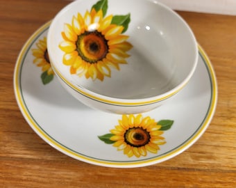 Vintage Limoges bowl, diameter 12 cm, porcelain. White porcelain bowl decorated with sunflowers. Butter dish, butter dish.