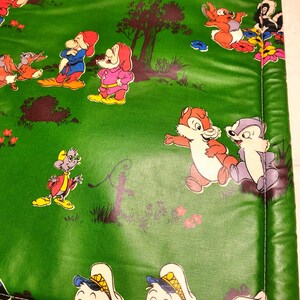 Vintage Disney, retro play mat, play mat, 1970s, green with Disney characters. Dimensions: 90 x 74 cm. In very good vintage condition.