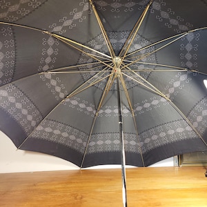 Vintage folding umbrella in very good condition. 1960s. Black, grey, beige.