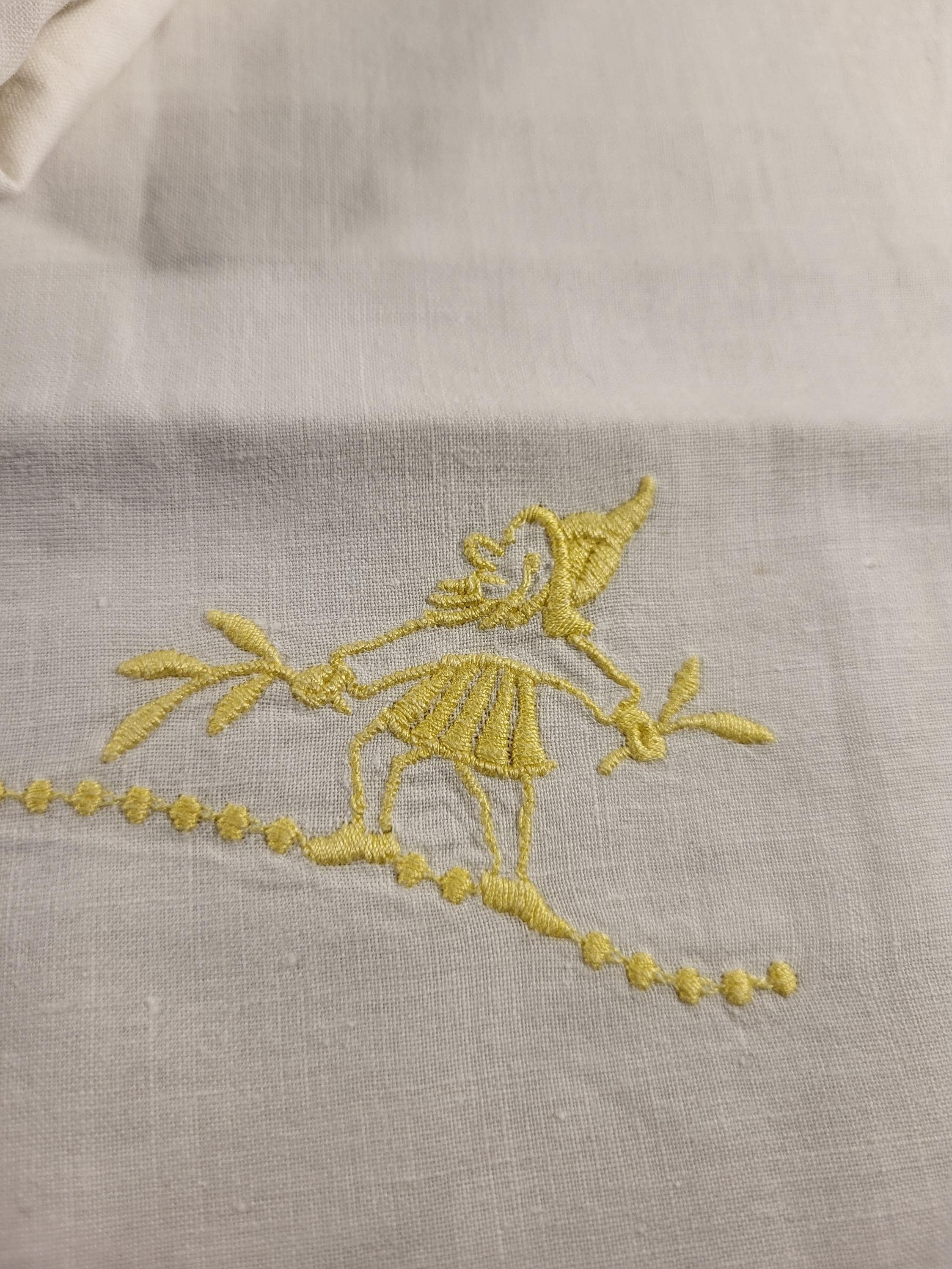 ビンテージ　ベビーシーツ　クロス　カバー　刺繍　アンティーク 刺繍入りのヴィンテージシーツと枕カバー。ベッド、ベビーカー、ベビー