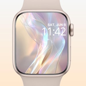 Puede incluir: Un reloj inteligente beige claro con una pantalla rectangular y una correa a juego. La esfera del reloj muestra la fecha, sábado 8 de junio, y la hora, 11:42. La pantalla tiene un diseño abstracto nacarado.
