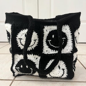 Crochet checkered smiley bag