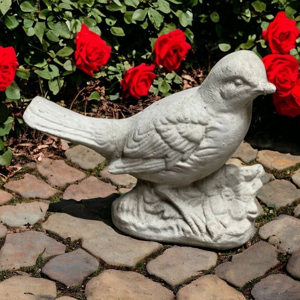 Large robin Bird figure Concrete robin Standing bird Outdoor statue Garden sculpture