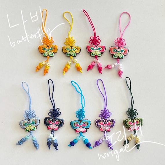 韓国のノリゲ「蝶」伝統工芸韓服アクセサリー手作りチャームストラップ