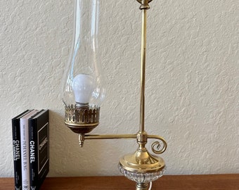 Belle lampe de table vintage en laiton et bras en verre