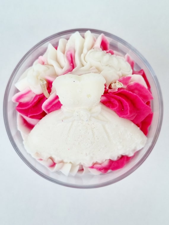 Handmade Scented Princess Candle - Personalize your candle with your favorite message, color and scent - 170g