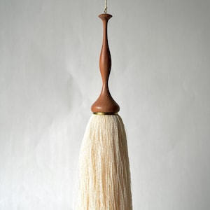 Pompon en lin beige et soie – Pompon décoratif pour meubles en bois naturel et boutons de placard