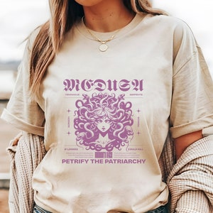 Goddess Medusa Dark Academia Tee - Vintage Snake Band T-Shirt for Greek Mythology Lovers - Grunge Fairycore Apparel