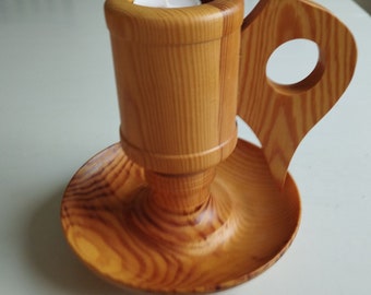 Großer Vintage Folk handgemachter brauner Kerzenhalter aus Holz. Schweden 1980er Jahre.