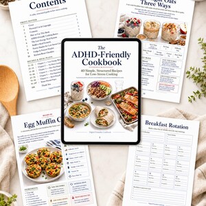 Puede incluir: Una tableta digital que muestra la portada de The ADHD-Friendly Cookbook, rodeada de páginas impresas del libro que incluyen un índice, una receta de avena, muffins de huevo y una hoja de planificación para el desayuno.