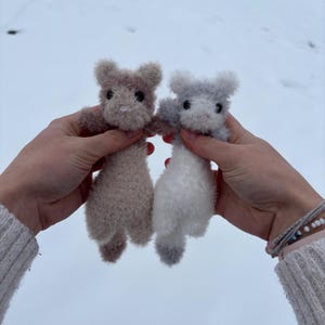 Peluche de hurón de ganchillo hecho a mano – Juguete suave y abrazable