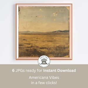 Puede incluir: Una impresión enmarcada que presenta un paisaje vintage con un campo de hierba seca bajo un cielo nublado. La obra de arte tiene un tono sepia y está enmarcada en color oro rosa. El texto en la parte inferior dice "6 JPGs listos para descarga instantánea" y "¡Americana Vibes en unos pocos clics!"