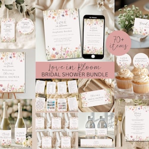 K&ouml;nnte beinhalten: Eine Sammlung von Papeterie f&uuml;r eine Brautparty mit floralem Thema. Enth&auml;lt Einladungen, Dankeskarten, Men&uuml;karten und Cupcake-Topper. Der Text "Love in Bloom" ist auf mehreren Artikeln zu sehen, zusammen mit dem Satz "Bridal Shower Bundle".