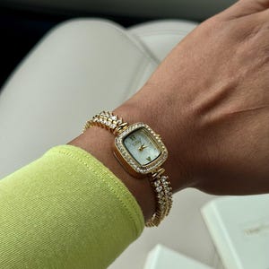 Vintage Gold Women&#39;s Watch: Waterproof Stainless Steel, Elegant Retro Chic