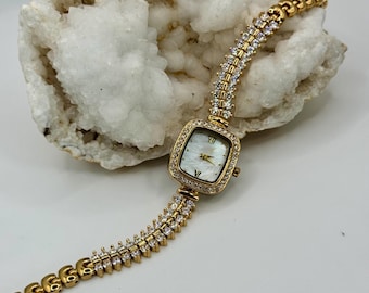 Reloj de oro para mujer, reloj con pulsera de oro, diseño de reloj único, reloj de oro, reloj de acero inoxidable, reloj que no se deslustra, regalo para ella