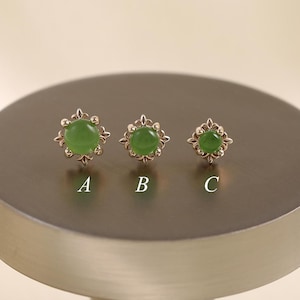 14K Solid Gold Jade Flower Helix Stud Earring/Dainty Gemstone Cartilage Threadless Push Back/Floral Tragus Conch Earlobe Piercing Jewelry
