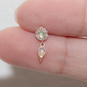 Clous d'oreilles pendantes en or massif 14 carats, opale naturelle/boucle d'oreille pendante élégante moissanite/cartilage de conque hélicoïdale/clous d'oreilles pendants plats