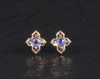 14K Solid Gold Mondstein Floral Helix Ohrring, zarte Blüte Knorpel Threadless flache Rückseite, kleine Blume Ohrläppchen Conch Piercing Schmuck