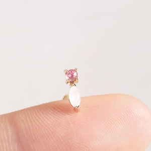 Pendiente de oro macizo de 14 quilates con turmalina rosa, cuarzo rosa, caracola, hélice, aurícula, piercing para cartílago Daith sin rosca, parte trasera plana.