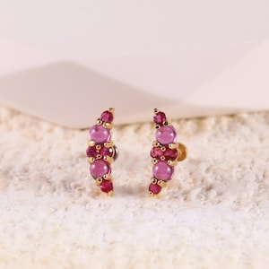14K Solid Gold Rhodolite Garnet Climber Earring/Ruby Cartilage Piercing/Threadless Push Pin/Gemstone Helix Conch Stud/Gold Tragus Earring