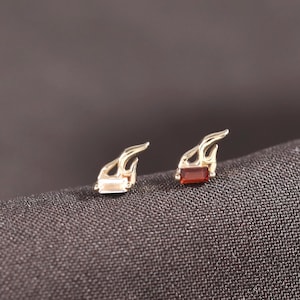 Piercing de oro macizo de 14k con forma de ala de granate/Piercing de cartílago con forma de llama de topacio blanco/Piercing de oro conch tragus hélix/Piercing labret/Piercing de cierre plano