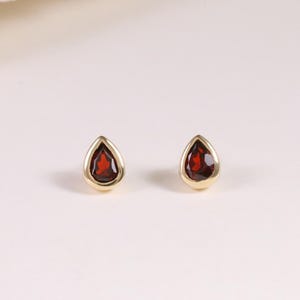 14K Solid Gold Teardrop Garnet Stud/Pear Cartilage Helix Earring/Conch Tragus Labret Piercing/Threadless Earlobe Stud/Flat Back Earring