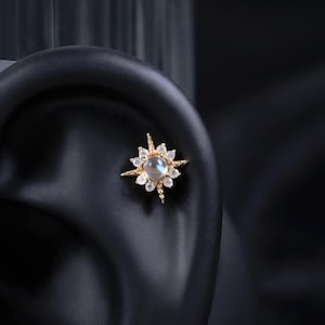 Ohrstecker mit Mondstein und Sonne aus 14-karätigem Gold / Ohrstecker mit sternförmigem Knorpelverschluss / Ohrstecker mit flacher Rückseite / Helix-, Tragus- und Conch-Ohrstecker mit Moissanit