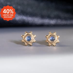 14k Solid Gold Moonstone Starburst Earring/Floral Conch Helix Tragus Cartilage Piercing/Dainty Gemstone Stud/Sunburst Design For Helix Lobe