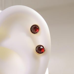 14k Solid Gold Rose Cut Garnet Earring/Dainty Round Cartilage Stud/Minimalist Daith Helix Conch  Stud/Flat Back Earring/Threadless Nose Stud