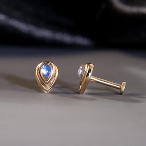 14K Solid Gold Moonstone Cartilage Stud/Threadless Pear Shape Conch Earring/Moonstone Helix Stud/Gemstone Stud Piercing/Flat Back Earring