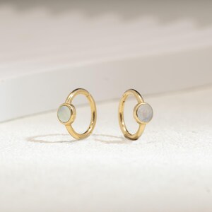 14K Solid Gold Round Mop Huggie Hoop Earring/Natural MOP Minimalist Seamless Helix Ring/Elegant Pearl Conch Helix Hoop/Nose Ring 16g