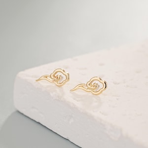 14K Solid Gold Cloud Earring/Cartilage Tragus Flat Back Stud/Threadless Push Pin Labret /Conch Helix Lobe Stud/Oriental Lucky Cloud Piercing